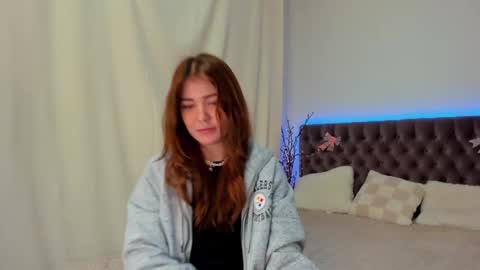 Ella Mayers online show from February 17, 2025, 4:42 am