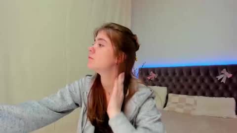 Ella Mayers online show from March 8, 2025, 9:18 pm
