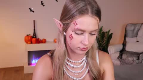 Ella online show from October 25, 2025, 6:57 pm