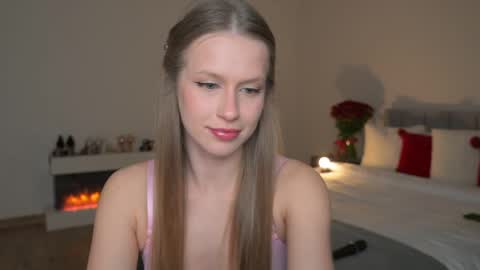 Snapshot of ella_twinkle chatting on April 4, 2026, 7:22 pm Ella online show from April 4, 2026, 7:22 pm