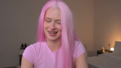 Snapshot of ella_twinkle chatting on April 9, 2026, 6:46 pm Ella online show from April 9, 2026, 6:46 pm
