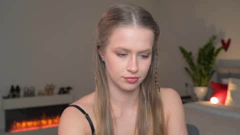 Snapshot of ella_twinkle chatting on April 17, 2026, 6:55 pm Ella online show from April 17, 2026, 6:55 pm