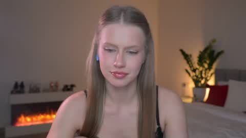 Snapshot of ella_twinkle chatting on April 23, 2026, 6:21 pm Ella online show from April 23, 2026, 6:21 pm
