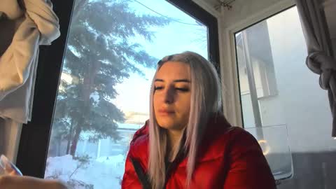ella_vee online show from February 19, 2026, 7:15 am
