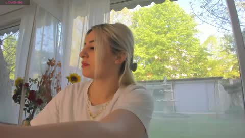 ella_vee online show from April 24, 2026, 5:54 am