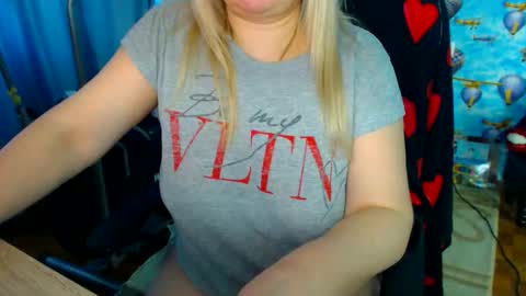  IsaBella  online show from December 19, 2025, 8:32 am