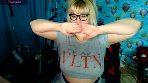  IsaBella  online show from March 4, 2026, 11:33 pm