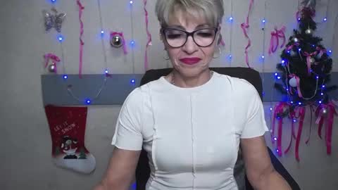 Snapshot of ellabonito chatting on January 16, 2025, 12:53 pm EllaBonito online show from January 16, 2025, 12:53 pm