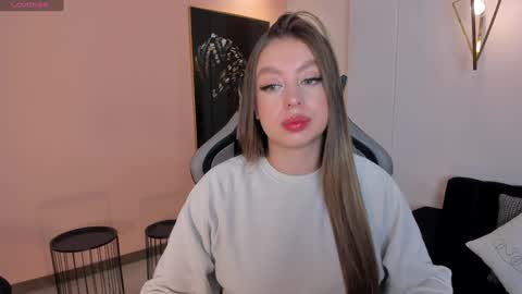 EllaClark online show from December 3, 2024, 7:00 pm