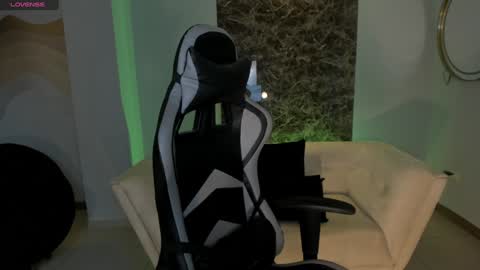 EllaClark online show from February 2, 2025, 5:04 pm