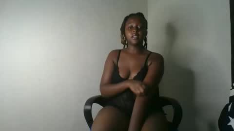 Snapshot of ellah_simone chatting on May 4, 2026, 10:17 pm ellah-simone online show from May 4, 2026, 10:17 pm