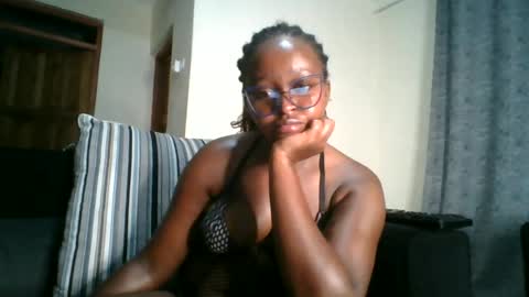 Snapshot of ellah_simone chatting on June 11, 2026, 11:25 pm ellah-simone online show from June 11, 2026, 11:25 pm