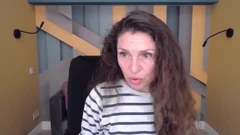 EllaLongs online show from October 26, 2025, 12:33 pm