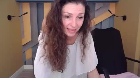 EllaLongs online show from November 21, 2025, 2:16 pm