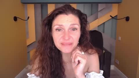 EllaLongs online show from June 17, 2026, 11:45 am