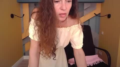 EllaLongs online show from June 19, 2026, 11:47 am