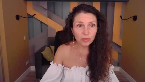 EllaLongs online show from June 23, 2026, 11:41 am