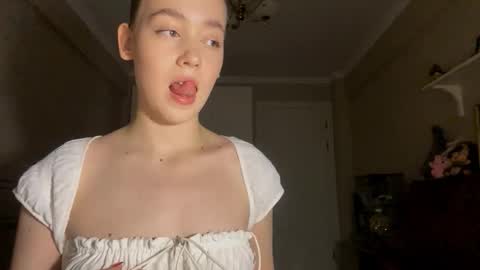 Ella online show from October 8, 2025, 6:27 pm