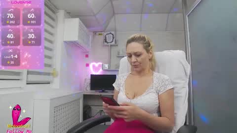 Snapshot of ellamilf chatting on September 21, 2025, 5:36 pm online show from September 21, 2025, 5:36 pm