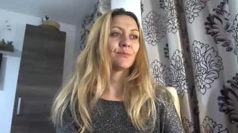 Snapshot of ellamilf chatting on October 23, 2025, 7:07 am online show from October 23, 2025, 7:07 am