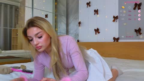 ellamilla online show from December 20, 2024, 9:43 am