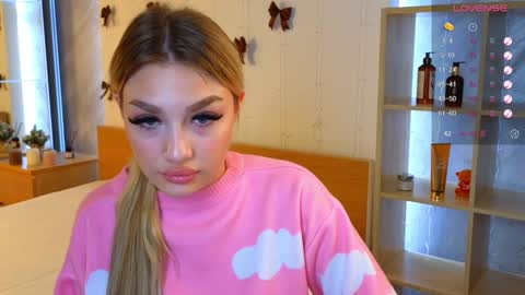 ellamilla online show from December 25, 2024, 8:29 am