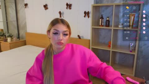 ellamilla online show from December 30, 2024, 11:48 am