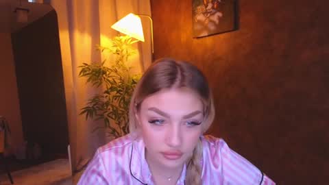 ellamilla online show from January 7, 2025, 11:26 am