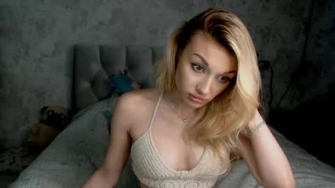 ellamilla online show from June 3, 2026, 2:33 pm