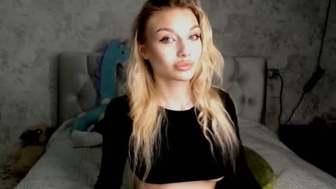 ellamilla online show from June 9, 2026, 12:50 pm
