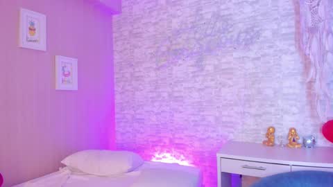 Ella online show from February 25, 2025, 7:52 am