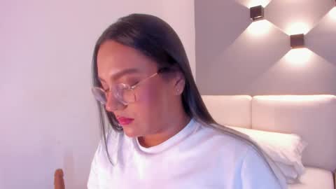 Ella online show from September 23, 2025, 7:55 am