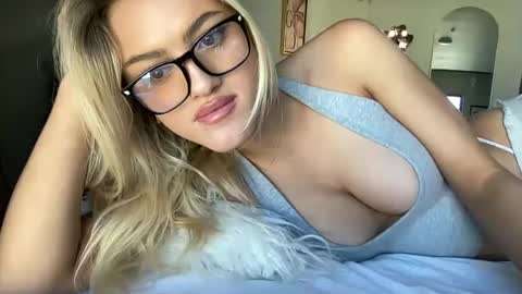 ellaxxrose online show from December 5, 2024, 7:49 pm