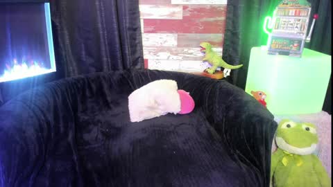 ELLE online show from February 5, 2025, 10:55 pm