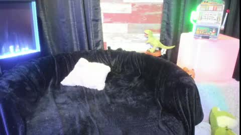 ELLE online show from February 12, 2025, 2:14 am