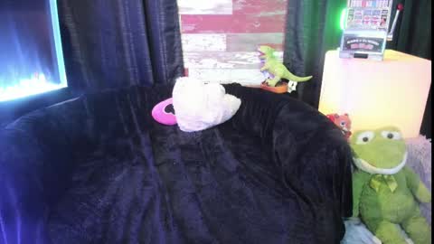 ELLE online show from March 11, 2025, 10:31 pm