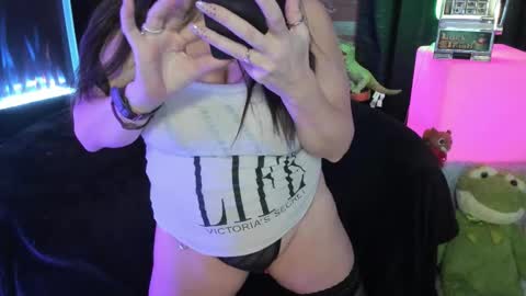 ELLE online show from November 29, 2025, 8:28 am