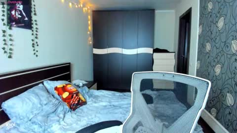 Luna online show from October 22, 2025, 1:44 pm