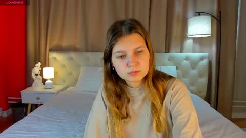 elle_ellise online show from September 21, 2025, 7:54 am