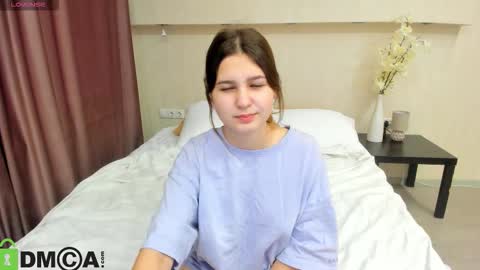 elle_ellise online show from October 9, 2025, 1:14 am