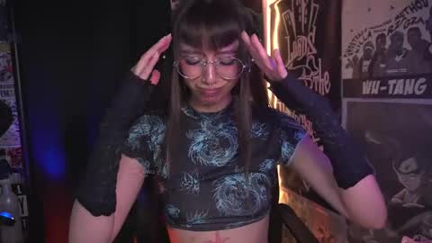 follow me on instagram .    online show from December 22, 2025, 4:26 pm