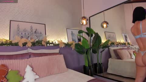 Elle Diane online show from December 19, 2024, 11:57 pm