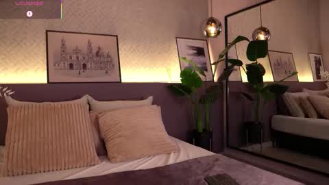 Elle Diane online show from September 9, 2025, 10:31 pm