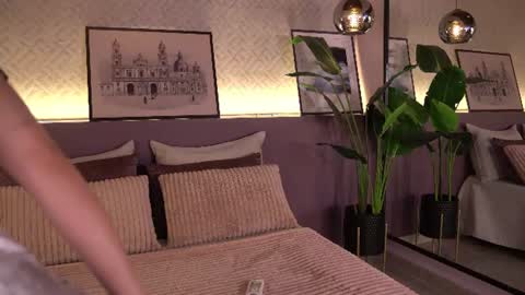 Elle Diane online show from July 24, 2026, 10:41 pm