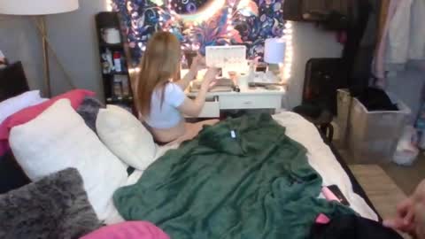 Lizzy Kay Petite online show from January 19, 2025, 11:34 am