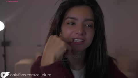 Snapshot of ellelure_ chatting on October 11, 2025, 12:21 am Linda Restrepo online show from October 11, 2025, 12:21 am