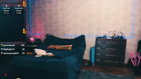 Elli   NEXT STREAM      online show from September 21, 2025, 7:04 pm