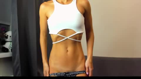 ellen_flow online show from May 4, 2026, 9:22 pm