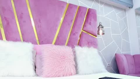Snapshot of ellenasimons_ chatting on February 4, 2025, 9:10 pm Miss Elena online show from February 4, 2025, 9:10 pm