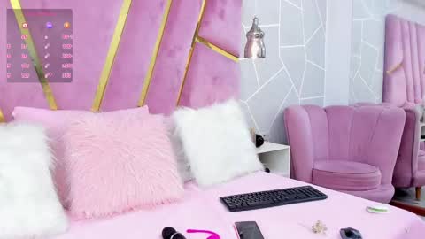Snapshot of ellenasimons_ chatting on February 13, 2025, 7:42 pm Miss Elena online show from February 13, 2025, 7:42 pm